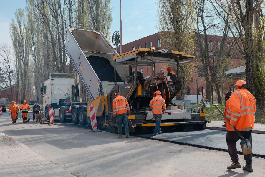 Nowa Tymienieckiego nabiera kształtu. Ulica, która urosła razem z nowymi osiedlami, wreszcie doczekała się remontu
