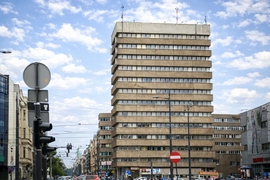 PRL ikona znów na sprzedaż. Czy 45‑metrowy biurowiec przy Piotrkowskiej... znajdzie nowego właścicela?