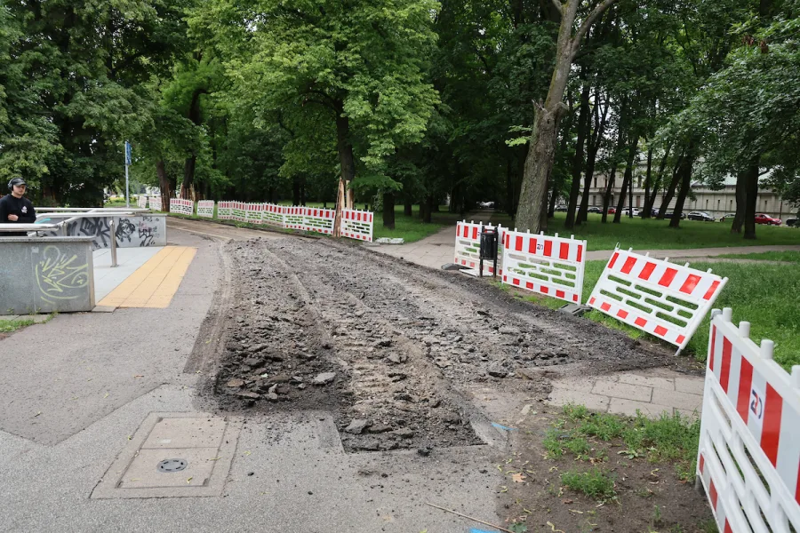 Nowa droga rowerowa wzdłuż trasy W-Z w Łodzi. Rozpoczęła się budowa