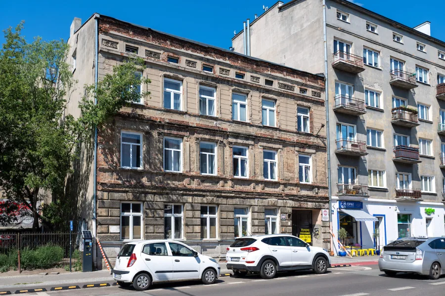 Kolejna kamienica przy Rewolucji 1905 r. odzyska dawny wygląd.
